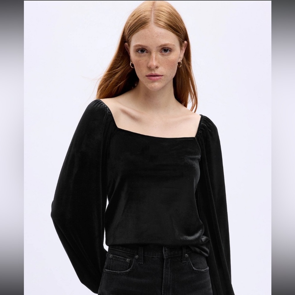 GAP Velvet long sleeve romantic top- black